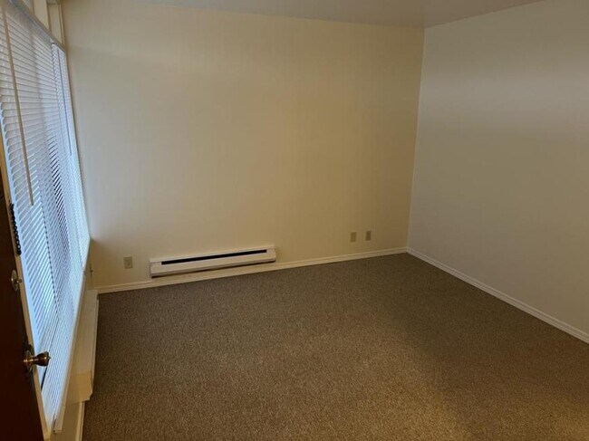 Building Photo - 1 bedroom in Seattle WA 98105