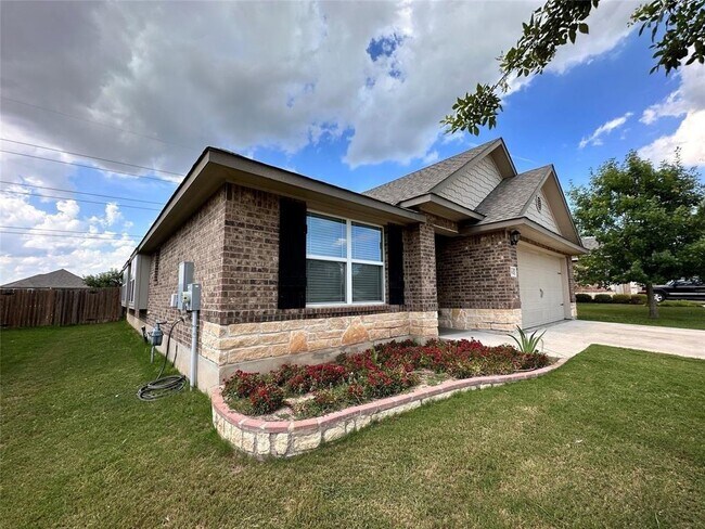 Building Photo - 5612 Sabbia Dr