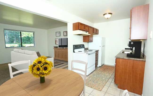 Kitchen & Living Space - Holly Ridge Apartments