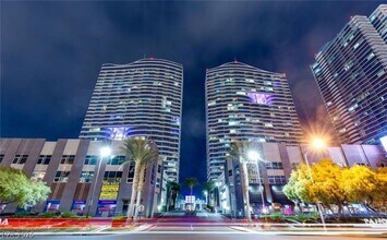 Building Photo - 4525 Dean Martin Dr