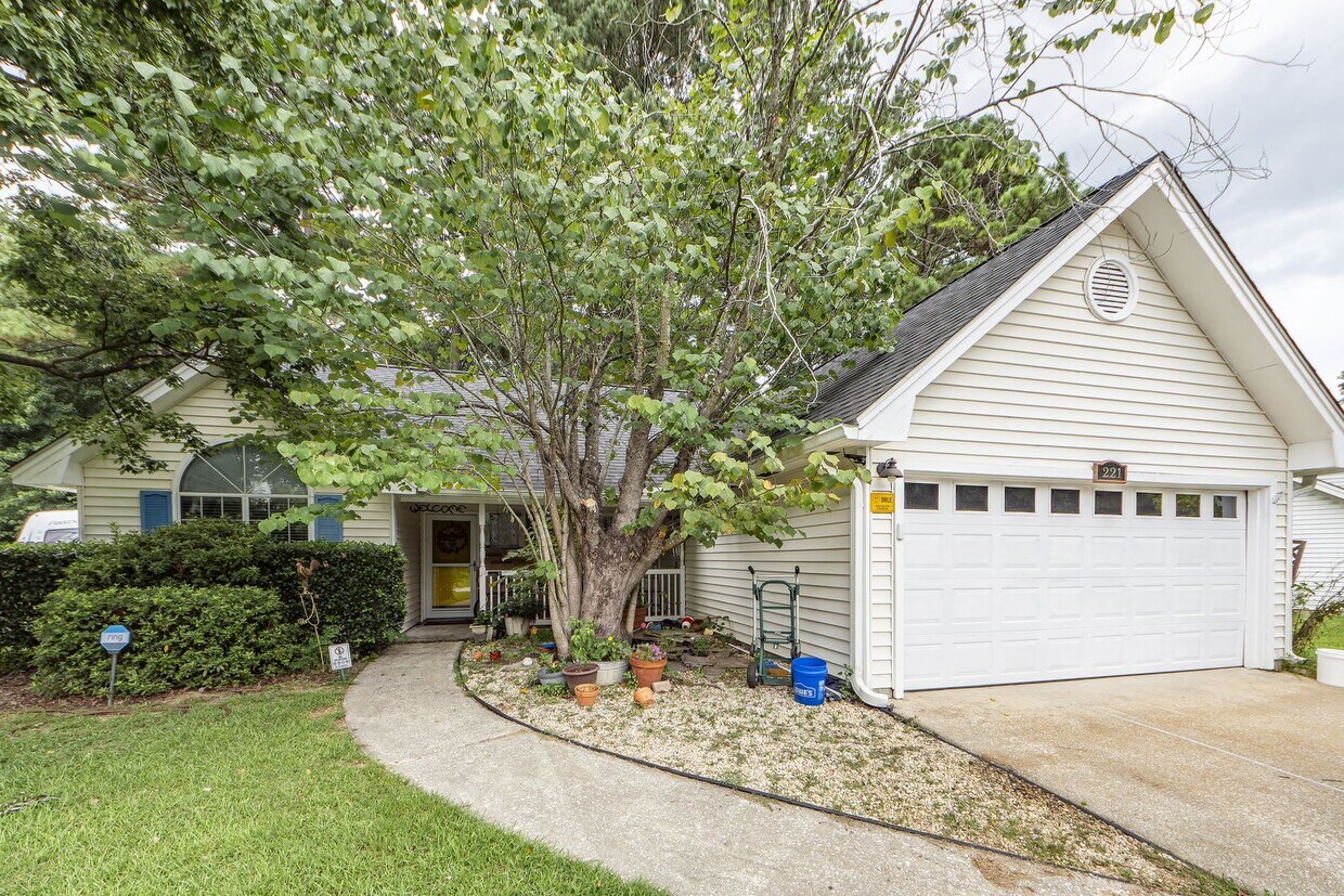 Foto principal - 2 Bedroom 2 Bath Townhouse in Corey Woods ...