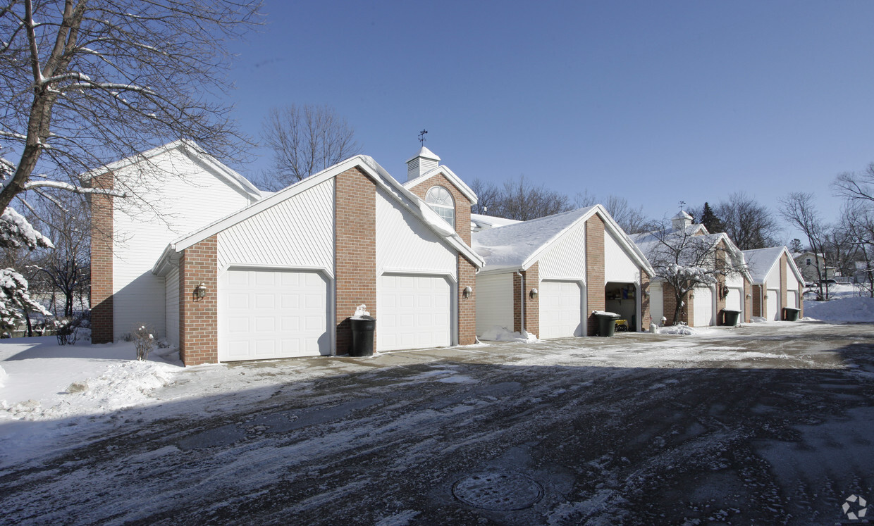 Garages - Jaystone Terrace Apartments