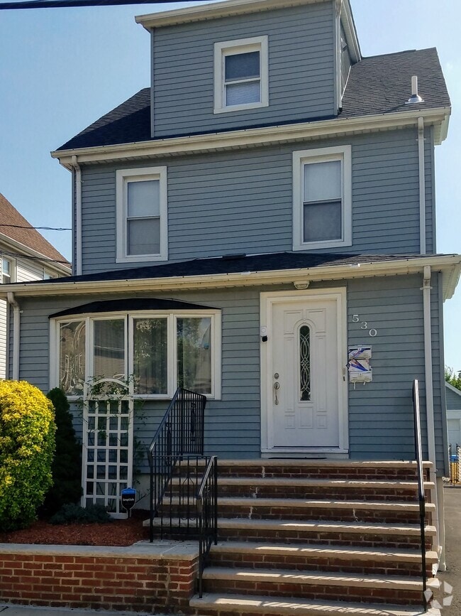 Building Photo - 530 Freeman St.