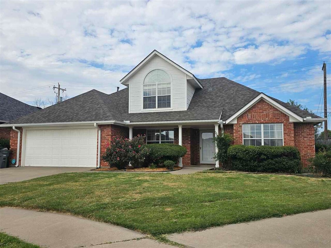 Primary Photo - 6605 NW Willow Tree Cir
