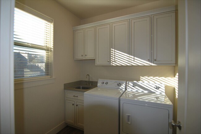 Foto del edificio - 1704/1706 Danny Boy Lane Duplex