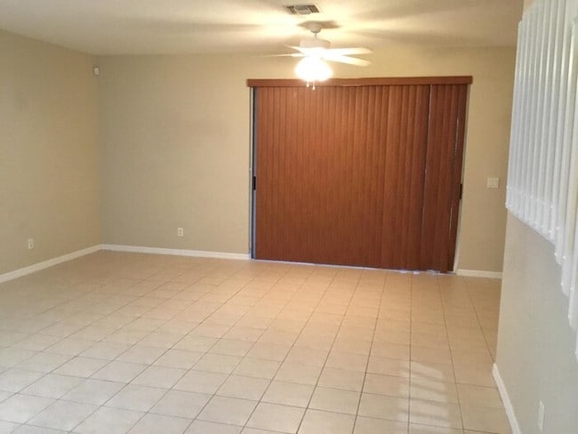 Building Photo - 3217 Antica St