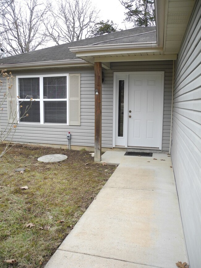 Building Photo - Single-Family Home in Merriam Woods