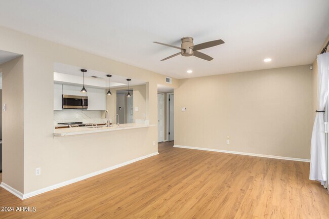 Building Photo - 8726 E Angus Dr