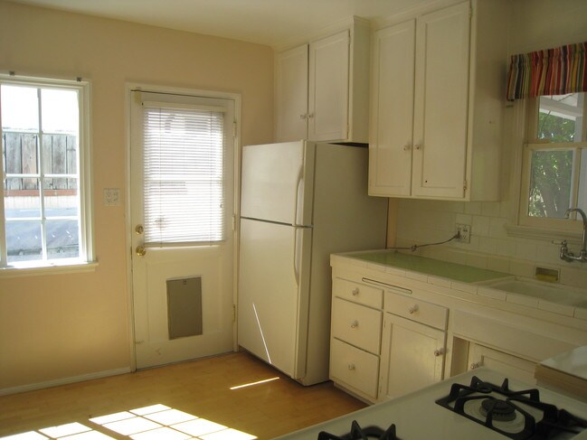 Kitchen - 18217 Valley Vista Blvd