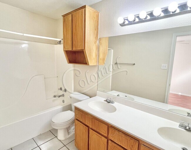 Foto del edificio - 1004 W Avenue B