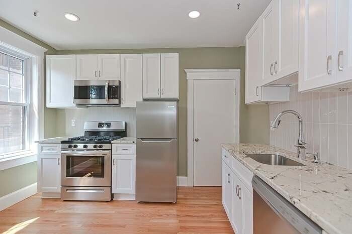 Primary Photo - 70 Strathmore Rd