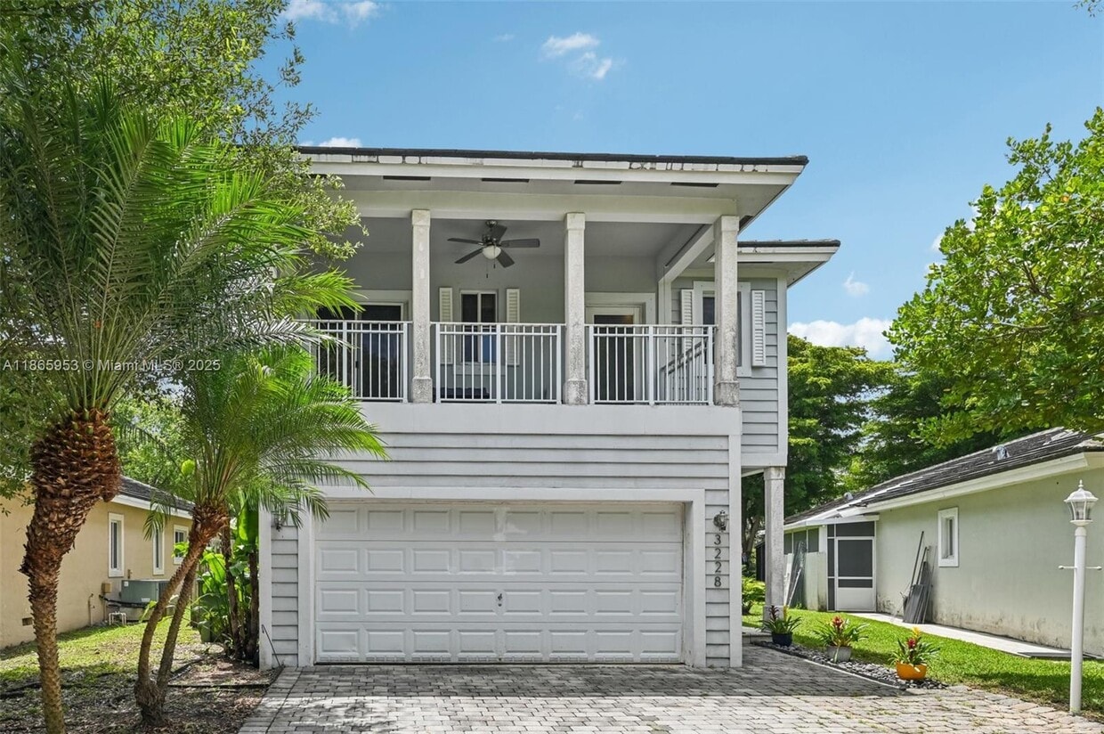 Foto principal - 3228 SE 3rd Dr