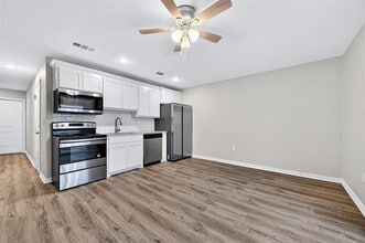 Building Photo - 2809 Peony Dr