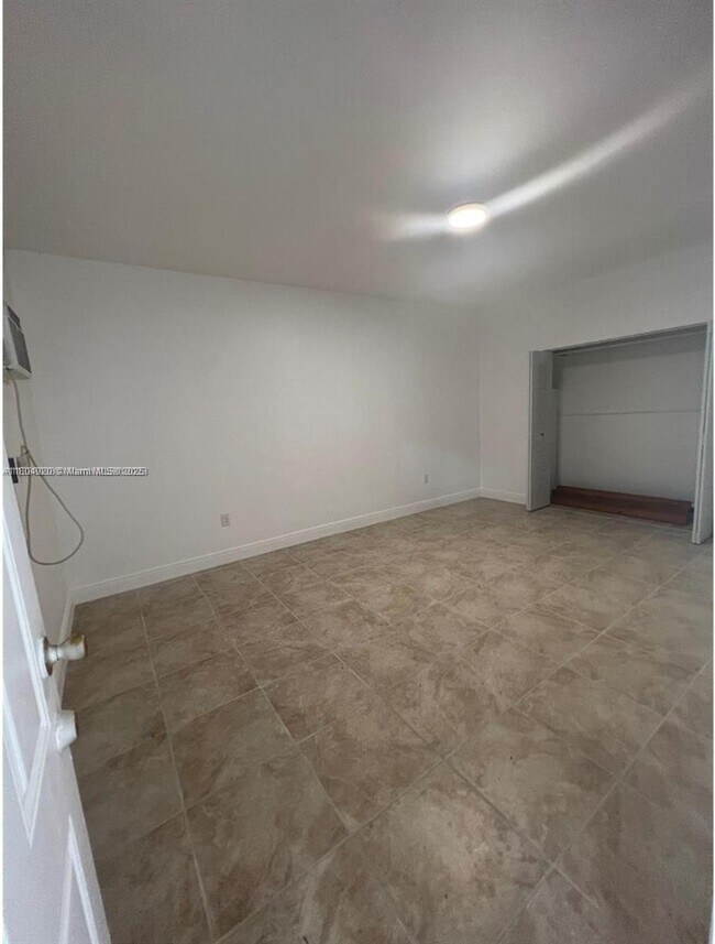 Foto del edificio - 1621 NW 118th St