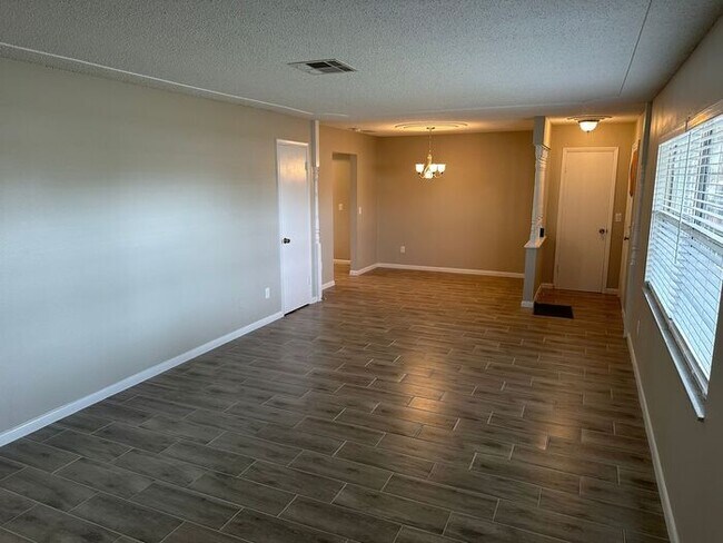 Foto del edificio - 3 bed 2 bath home available