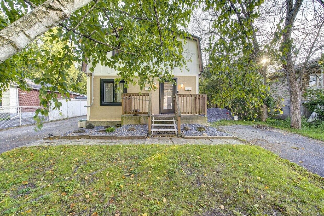 168168 Rue Joly, L Ile Bizard Sainte Genevieve, QC H9E 1E4 House for