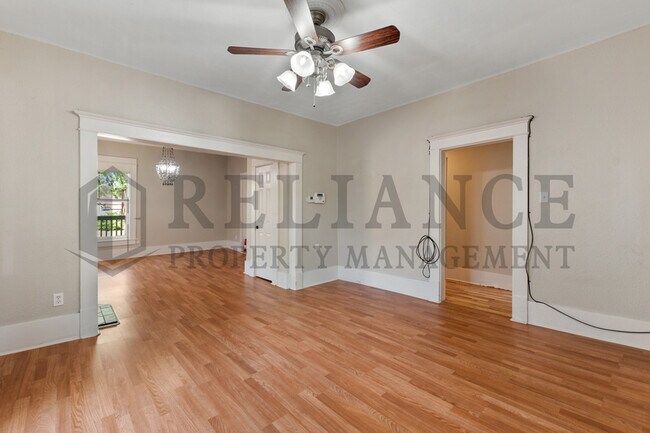 Foto del edificio - 1923 N Burns