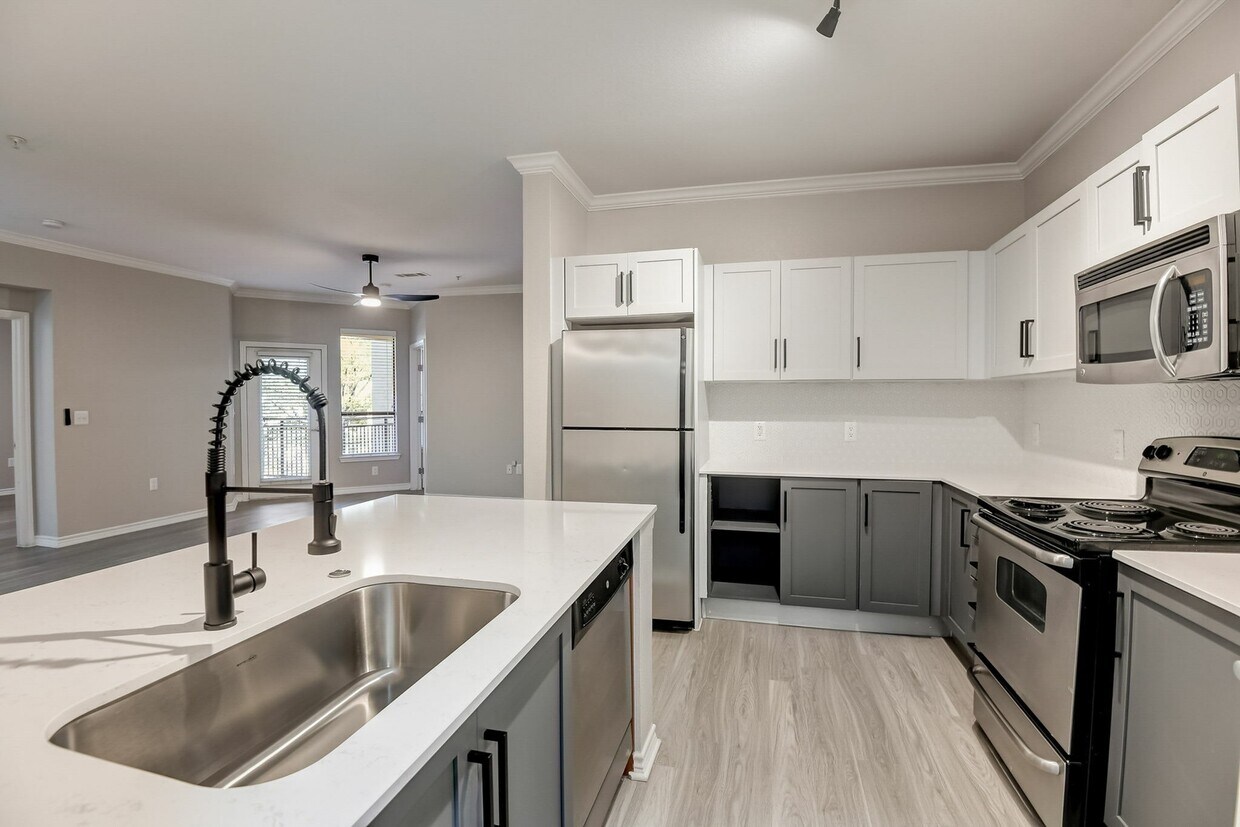 Elan at Bluffview Apartments in Dallas, TX