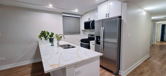 Foto del edificio - 2230 W Wilson Ave