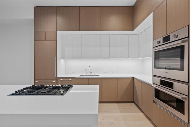 Foto del edificio - 313 W 17th St