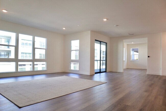 Foto del edificio - State of the Art Condo located in Fremont! – Metro West Community!