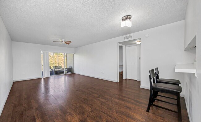 Foto del edificio - 621 99th Ave N