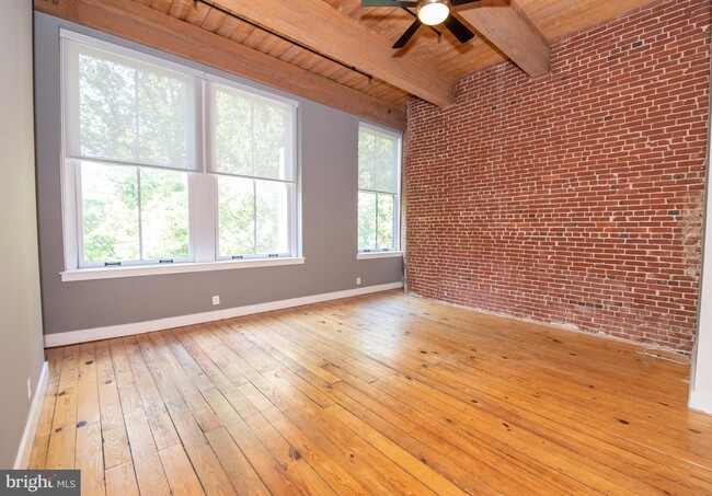 Building Photo - 309 Arch St