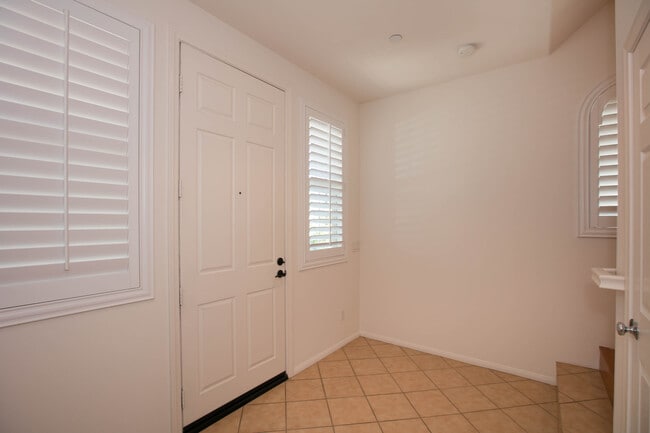 Building Photo - 720 S San Fernando Blvd