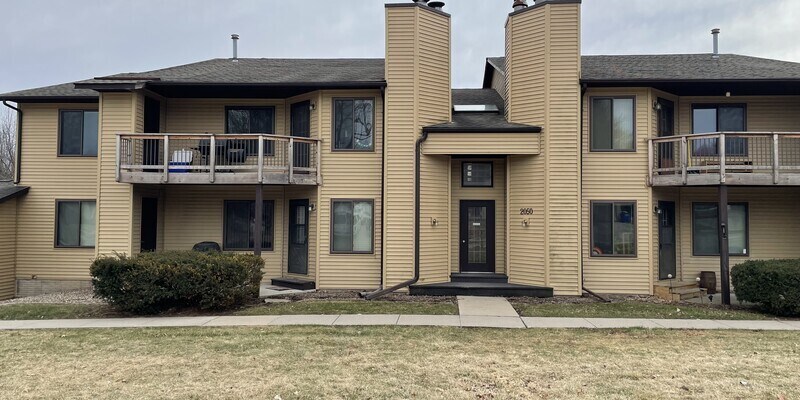 Primary Photo - 2050 Holiday Rd Unit B1