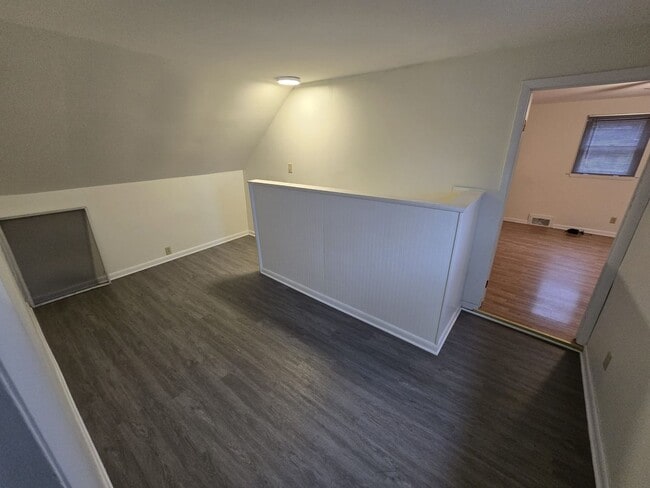 Building Photo - Cozy 3 Bedroom Home in Peaceful Kirkwood