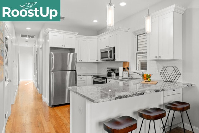 Building Photo - Furnished Bedroom with Private Bath in South Boston