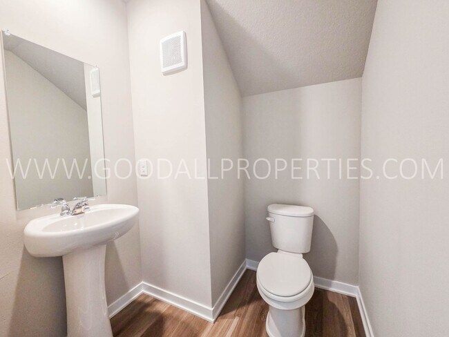 Foto del edificio - Never Lived In! Brand New 3 Bed, 2.5 Bath Townhome in Waukee