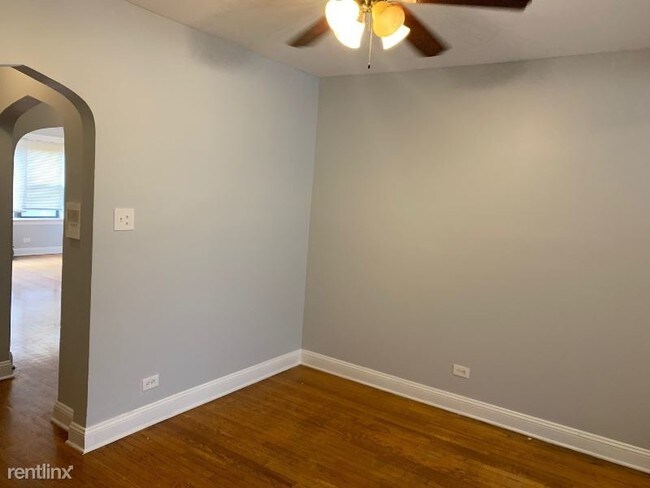 Foto del edificio - 2 br, 1 bath Apartment - 7648 S Ingleside Ave