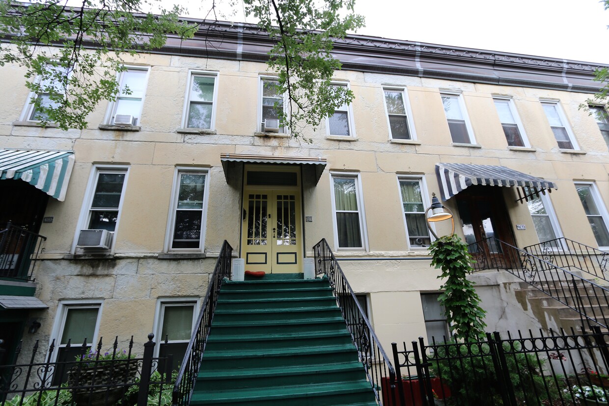 Primary Photo - 907 S Loomis St