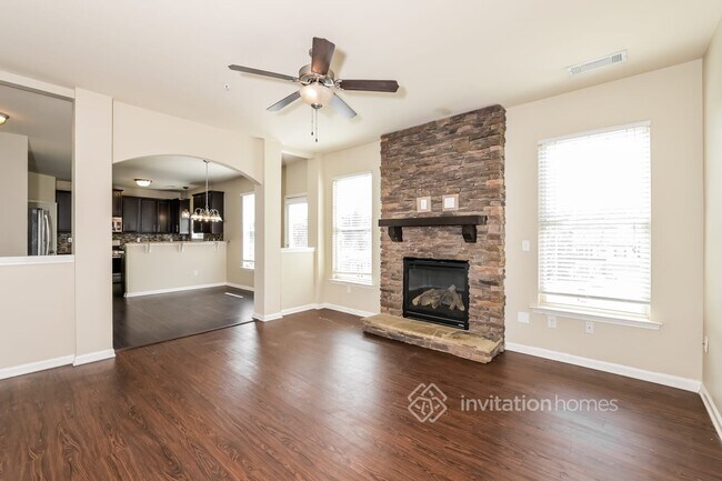 Foto del edificio - 1700 Summit Village Ln