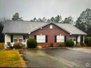 Building Photo - 1520 Classic Dr