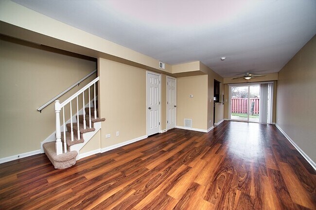 Building Photo - 2850 Southampton Dr