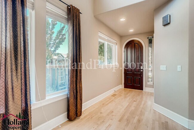 Building Photo - NEW PRICE - Modern Comfort Meets Northwest...