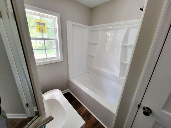 Building Photo - 3 Bed 1 Bath Newly Remodeled Home in Burli...