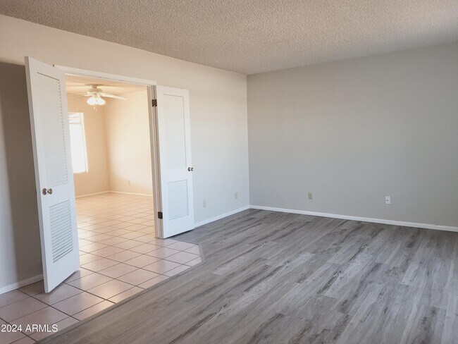 Foto del edificio - 8425 E Crestwood Way