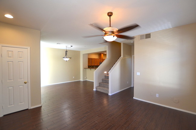Building Photo - Move in Ready Condo in Phoenix!