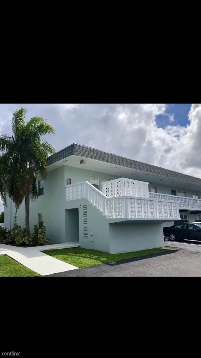 Building Photo - 2 br, 1 bath Condo - 535 SEQUOIA DR