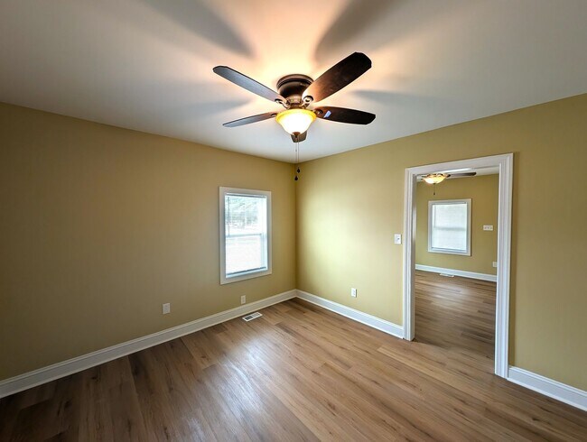 Building Photo - 100% Updated Home!  Sterling Elementary School! Easy Access I-485!