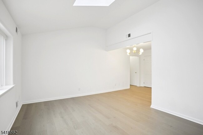 Foto del edificio - 66 Park Ave