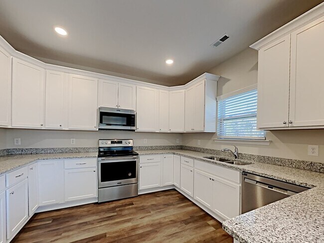 Building Photo - 471 Hager Lake Rd