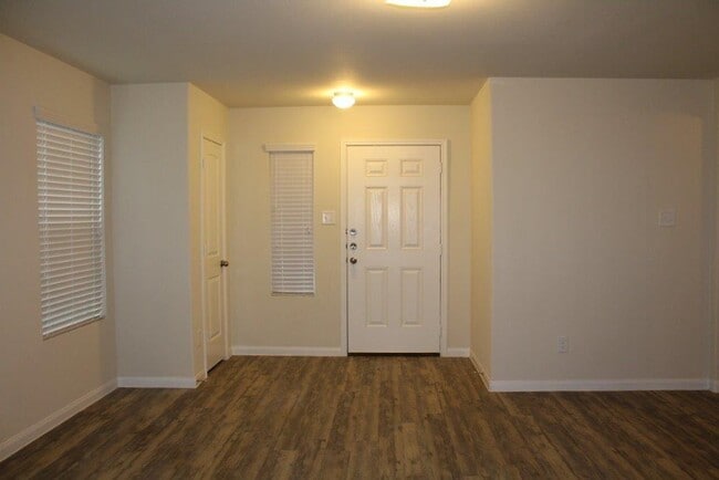 Building Photo - 5618 Latta Plantation Dr