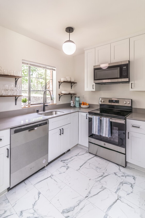 Primary Photo - Robinwood Apartments