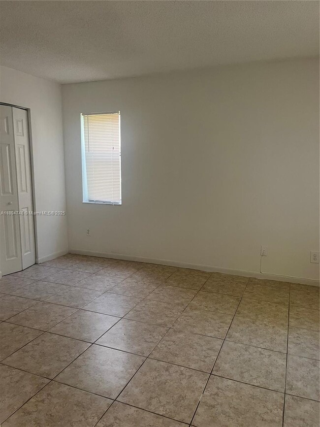 Foto del edificio - 725 NW 103rd Terrace