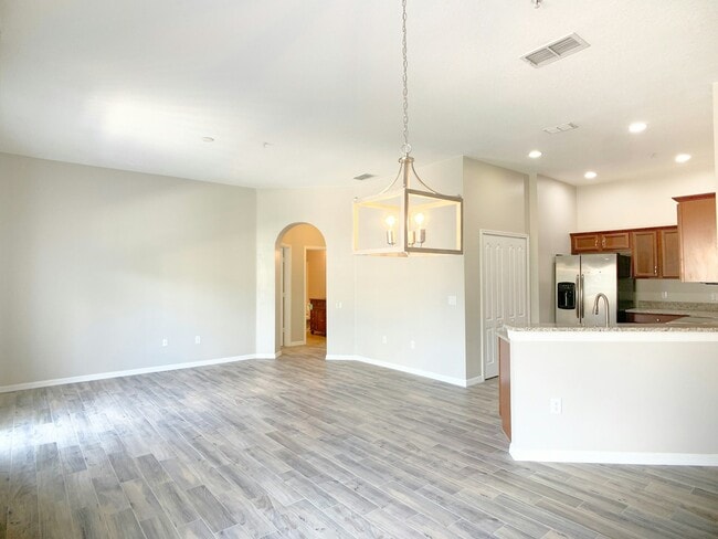 Foto del edificio - 6446 S Goldenrod Rd