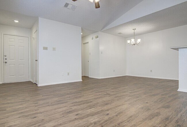 Foto del edificio - 8000 West Gate Blvd